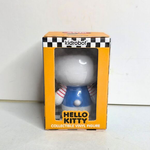 NYCC 2025 Exclusive KidRobot Helo Kitty Mini 3" Vinyl Figure LE500 - IN HAND - Picture 3 of 7